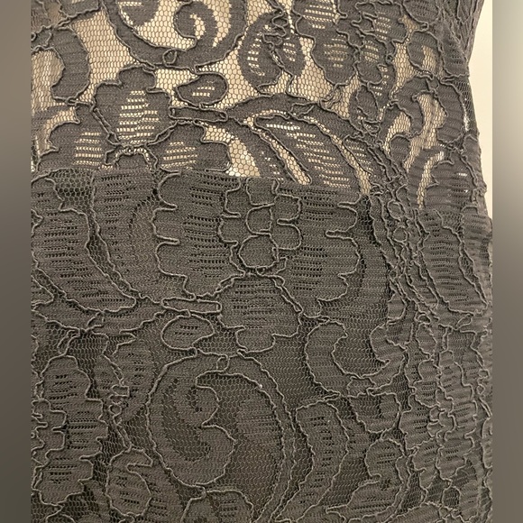 Lace bodycon dress - Picture 4 of 5